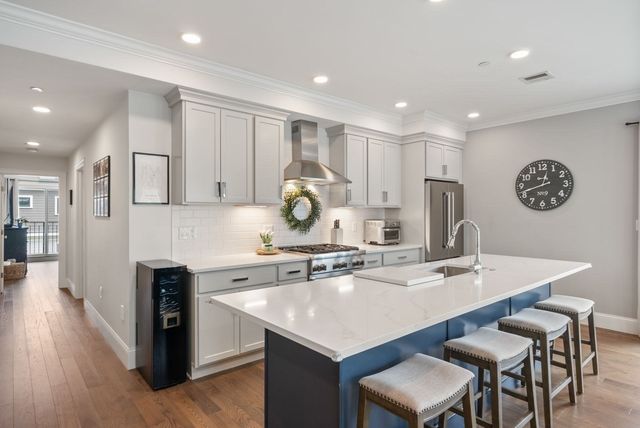 138 Neponset Ave 4, Boston, MA 02122
