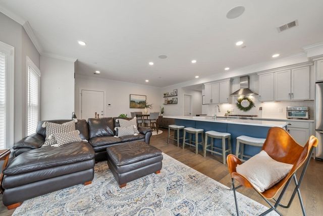 138 Neponset Ave 4, Boston, MA 02122