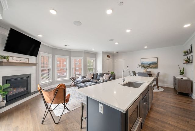 138 Neponset Ave 4, Boston, MA 02122