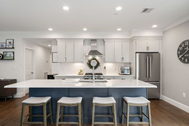 138 Neponset Ave 4, Boston, MA 02122