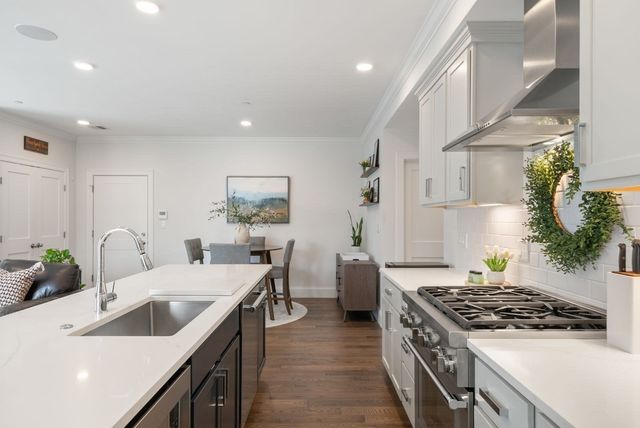 138 Neponset Ave 4, Boston, MA 02122