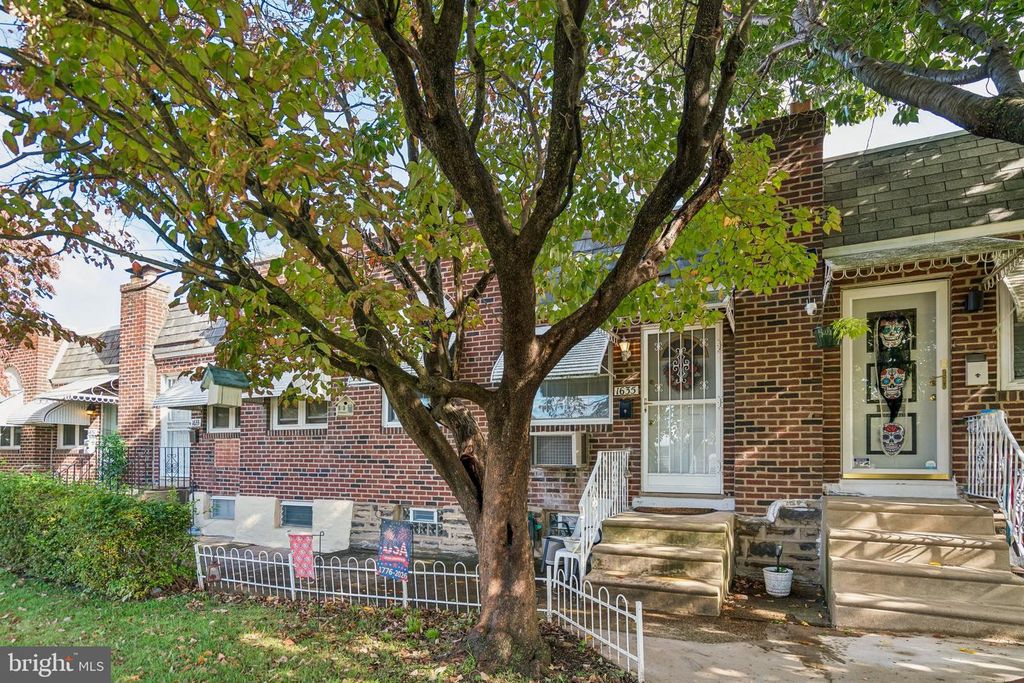 1635 E COMLY ST, PHILADELPHIA, PA 19149 — exterior