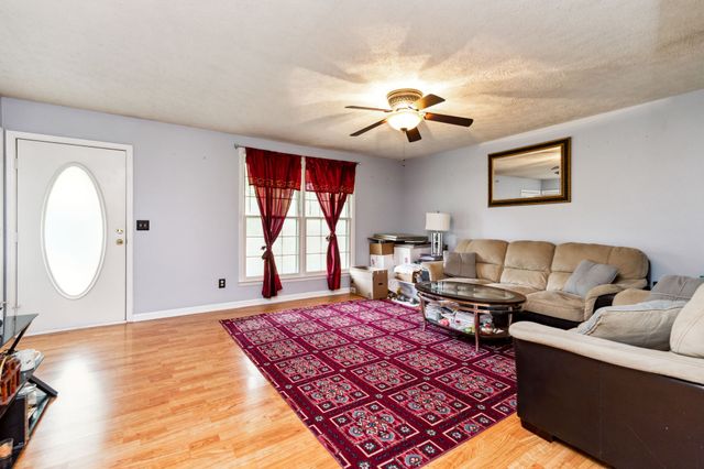 119 Vincent Ln, La Vergne, TN 37086