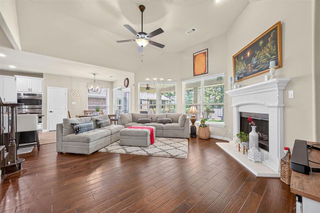123 Forest Valley Bend, Conroe, TX 77384