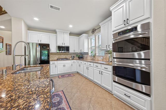 123 Forest Valley Bend, Conroe, TX 77384