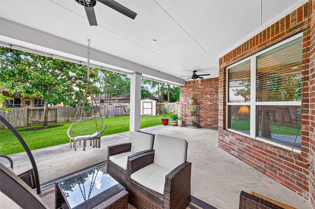 123 Forest Valley Bend, Conroe, TX 77384