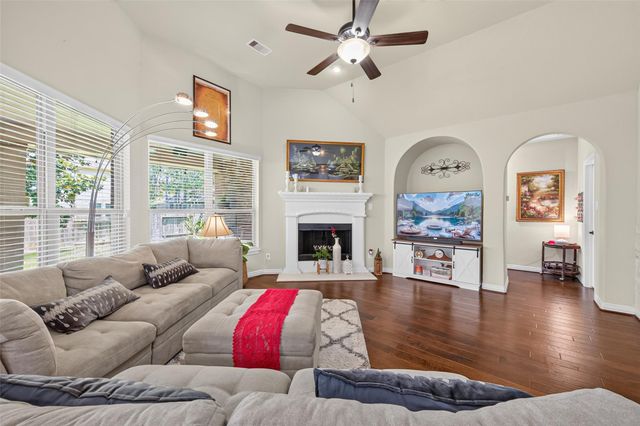 123 Forest Valley Bend, Conroe, TX 77384