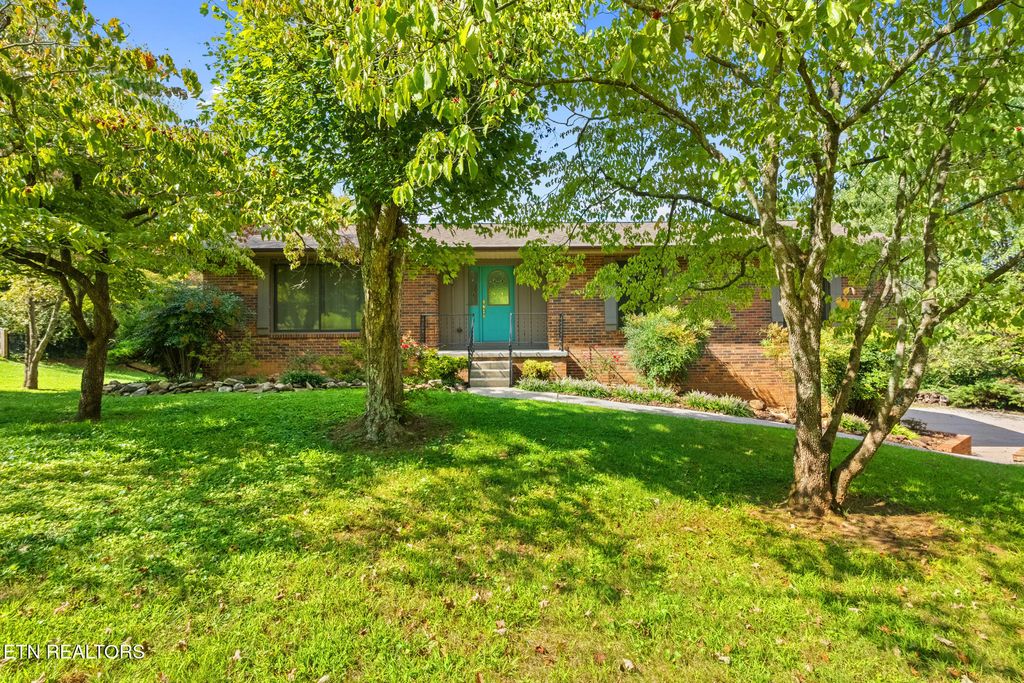 406 Farmer Hollow Rd, Clinton, TN 37716