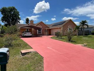 822 SW Carmelite Street, Port St Lucie, FL 34983