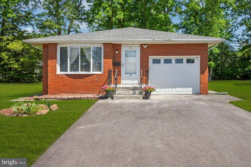 44 GARDENIA WAY, Toms River, NJ 08755