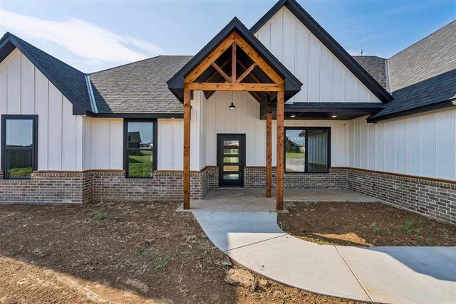 12702 Sierra Lane, Elgin, OK 73538