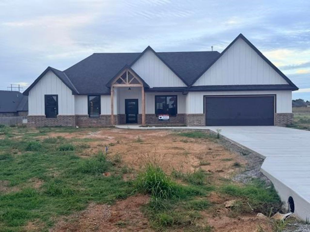 12702 Sierra Lane, Elgin, OK 73538