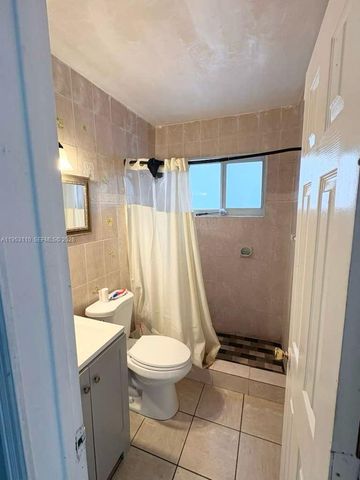 221 NW 40th St, Deerfield Beach, FL 33064