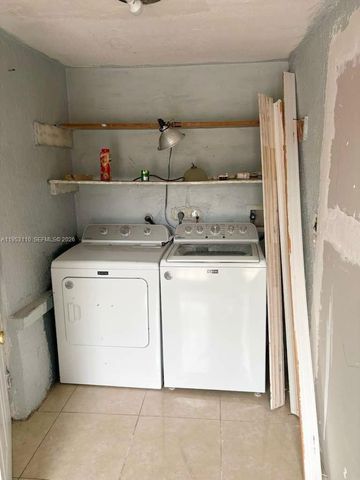 221 NW 40th St, Deerfield Beach, FL 33064