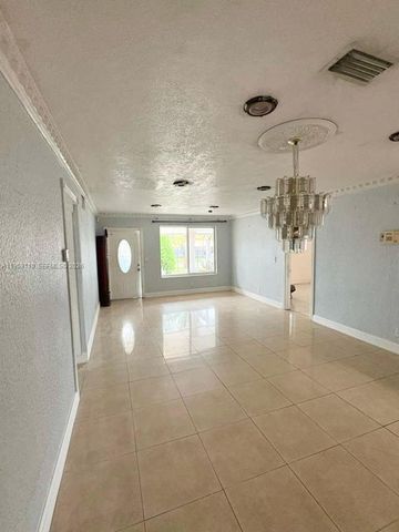 221 NW 40th St, Deerfield Beach, FL 33064