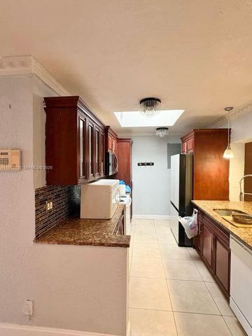 221 NW 40th St, Deerfield Beach, FL 33064