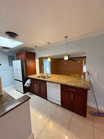 221 NW 40th St, Deerfield Beach, FL 33064