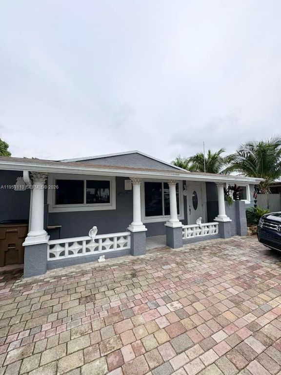 221 NW 40th St, Deerfield Beach, FL 33064