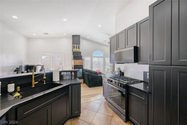 6752 Lookout Lodge Lane 1, North Las Vegas, NV 89084