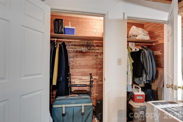 27 Cedar Summit Road, Asheville, NC 28803