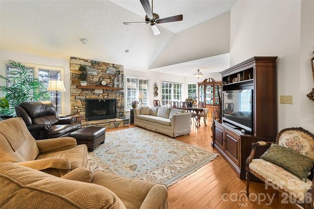 27 Cedar Summit Road, Asheville, NC 28803