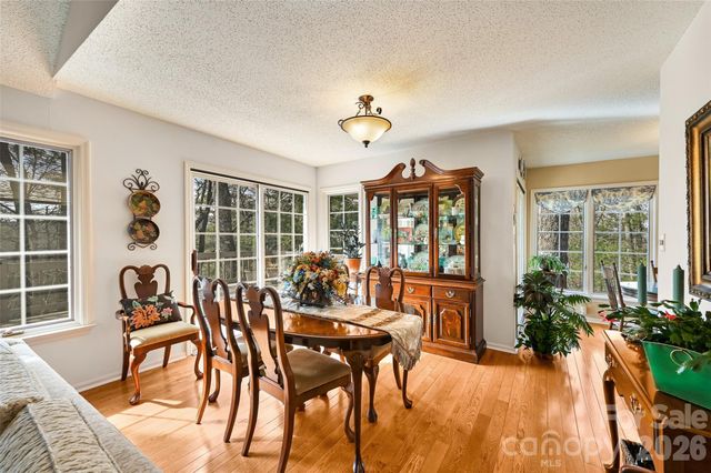 27 Cedar Summit Road, Asheville, NC 28803