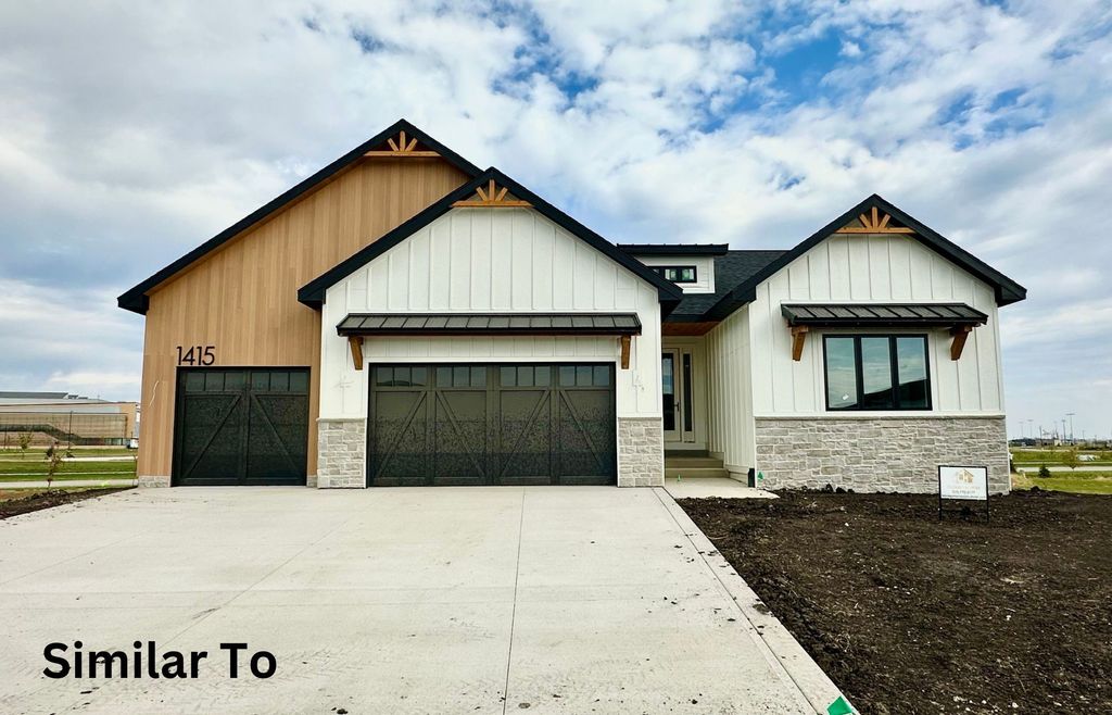 215 NW Woodmoor Drive, Waukee, IA 50263