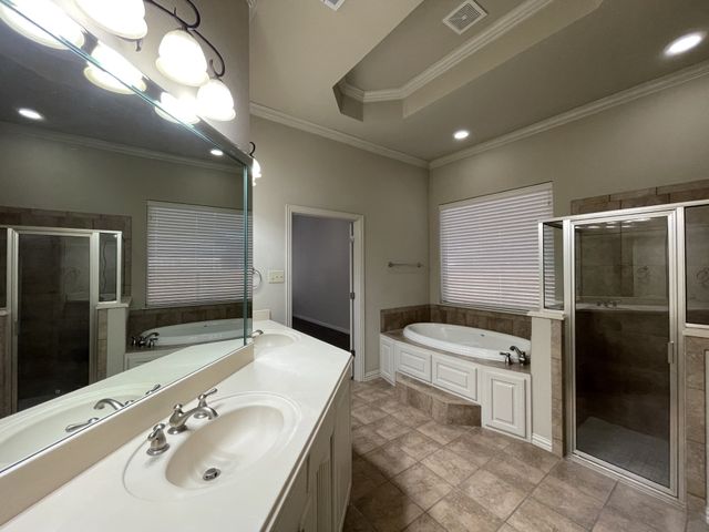 8110 Silver Spur Drive, Arlington, TX 76001