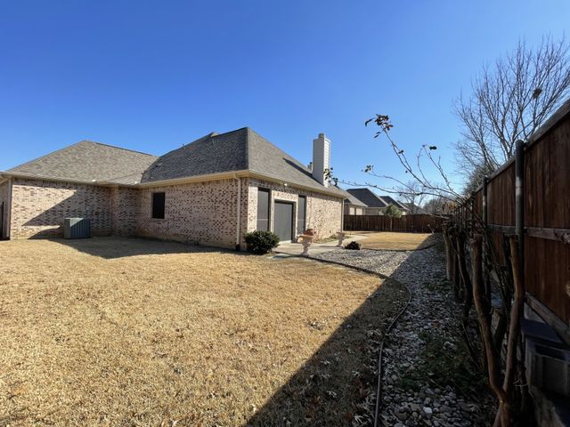 8110 Silver Spur Drive, Arlington, TX 76001