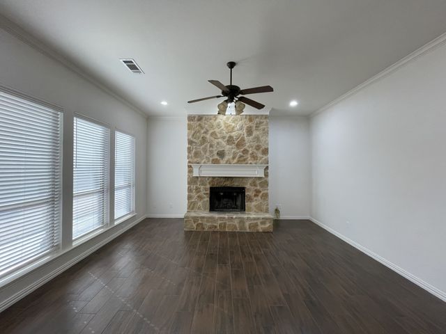 8110 Silver Spur Drive, Arlington, TX 76001