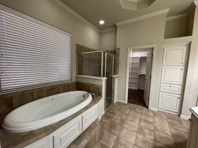 8110 Silver Spur Drive, Arlington, TX 76001