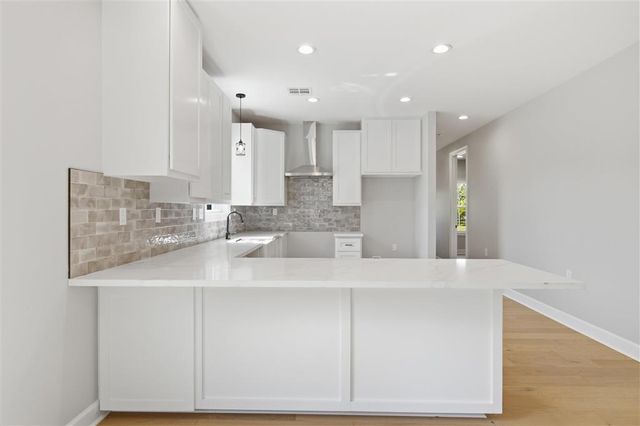 905 W Sale Road, Lake Charles, LA 70605