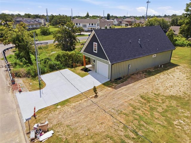 905 W Sale Road, Lake Charles, LA 70605