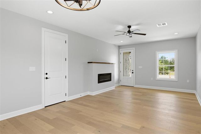 905 W Sale Road, Lake Charles, LA 70605