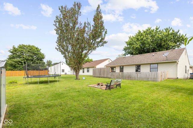 19 Lake Drive S, Brownsburg, IN 46112