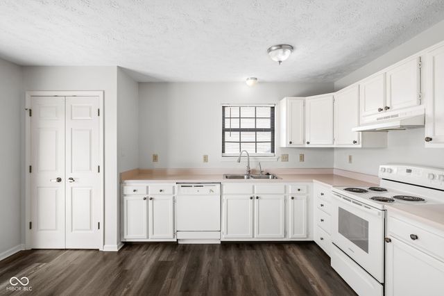 19 Lake Drive S, Brownsburg, IN 46112