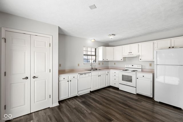 19 Lake Drive S, Brownsburg, IN 46112