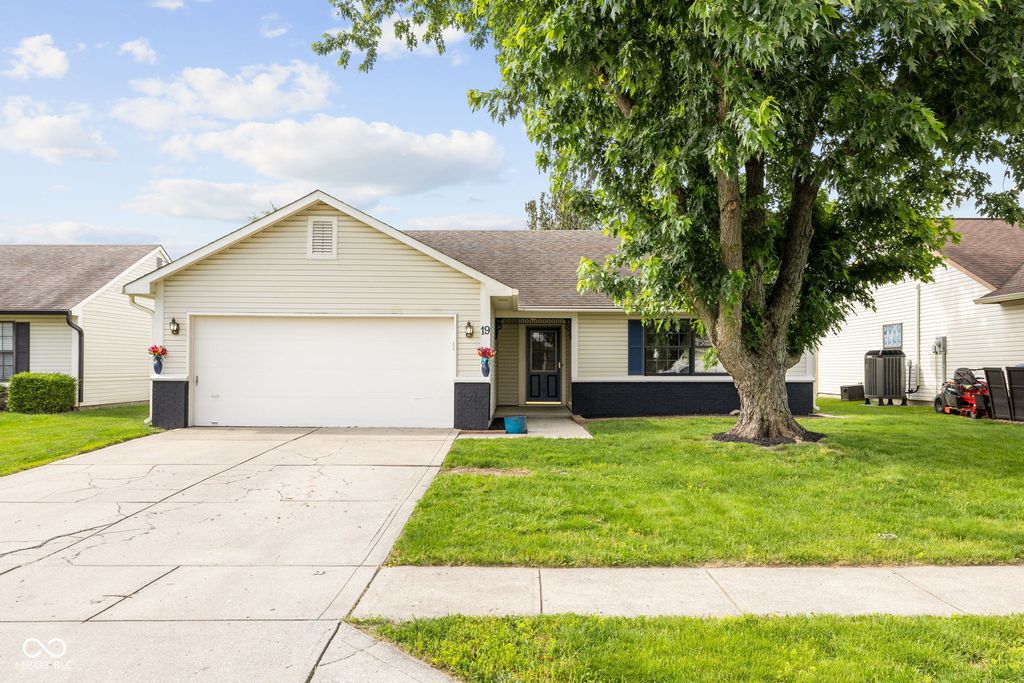 19 Lake Drive S, Brownsburg, IN 46112