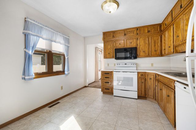 604 19TH ST NW, Minot, ND 58703