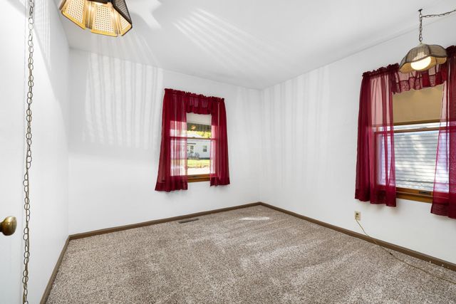 604 19TH ST NW, Minot, ND 58703