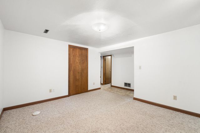 604 19TH ST NW, Minot, ND 58703