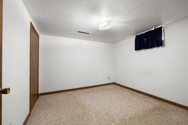 604 19TH ST NW, Minot, ND 58703