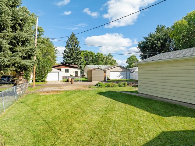 604 19TH ST NW, Minot, ND 58703