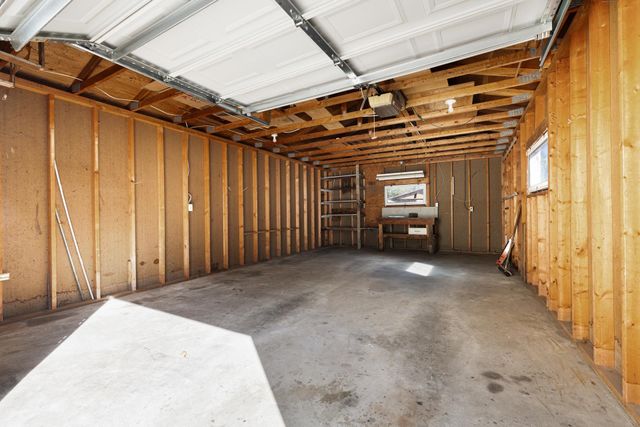 604 19TH ST NW, Minot, ND 58703