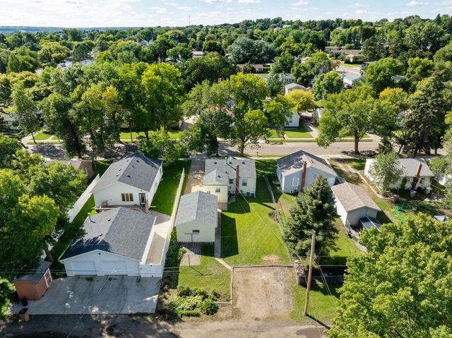 604 19TH ST NW, Minot, ND 58703