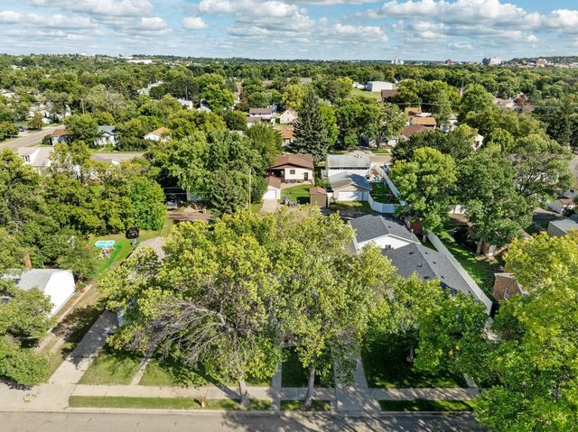 604 19TH ST NW, Minot, ND 58703