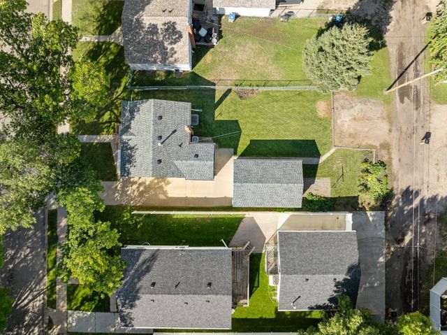 604 19TH ST NW, Minot, ND 58703