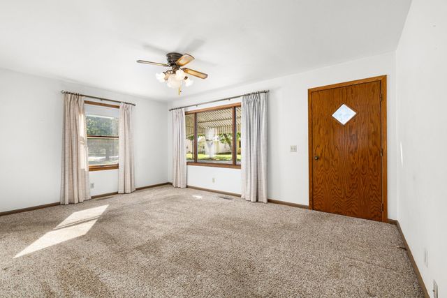 604 19TH ST NW, Minot, ND 58703