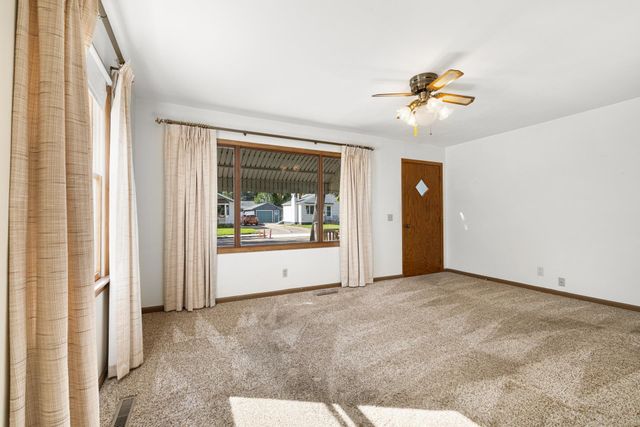 604 19TH ST NW, Minot, ND 58703