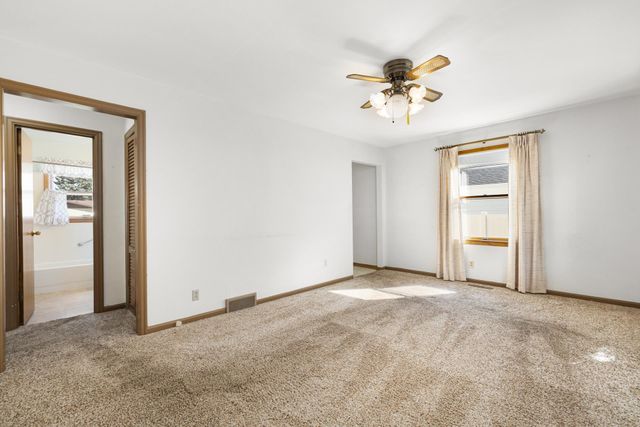 604 19TH ST NW, Minot, ND 58703